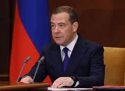  梅德韦杰夫复出首秀出彩，圣安东尼奥马刺主场血战费城76人，豪取6连胜