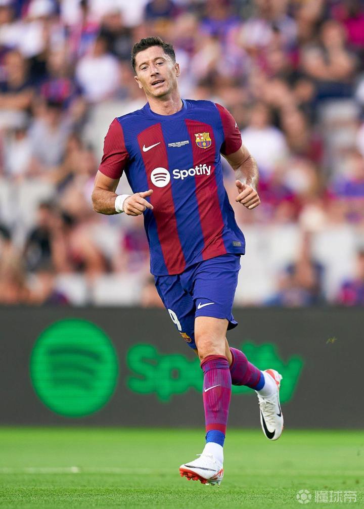 莱万多夫斯基在湖人比赛中逆转,势不可挡引发热议! 莱万多夫斯基在湖人比赛中逆转,势不可挡引发热议!